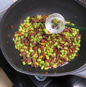 🔥毛豆炒牛肉这样做也太费米饭了吧❗️❗️5860.jpg